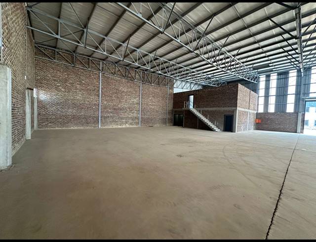 1,300M² WAREHOUSE TO LET IN LANSERIA